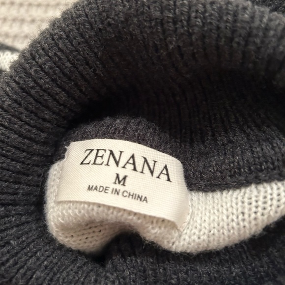 Grey and White Star Sweater Size Medium - Picture 4 of 4